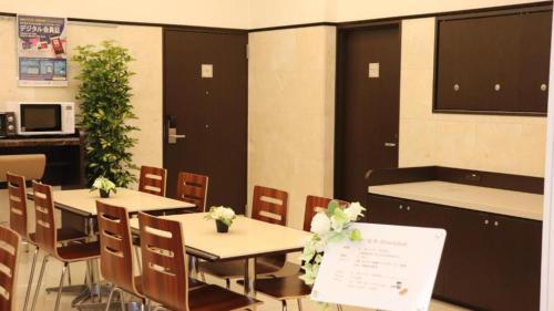Gallery image of Toyoko Inn Kobe Sannomiya eki Shiyakusho Mae in Kobe