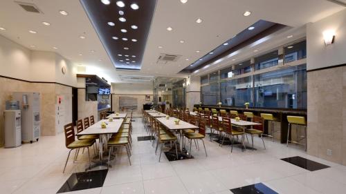 Restoranas ar kita vieta pavalgyti apgyvendinimo įstaigoje Toyoko Inn JR Kobe eki Kita guchi