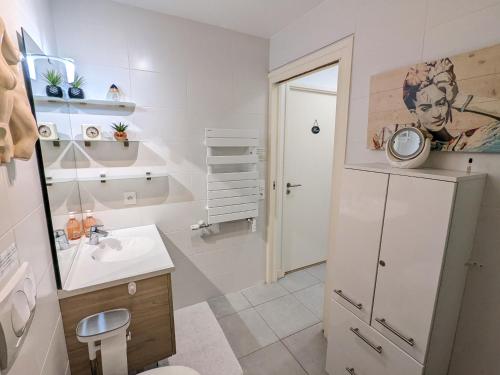 Ένα μπάνιο στο Appartement Arcachon, 2 pièces, 2 personnes - FR-1-420-90