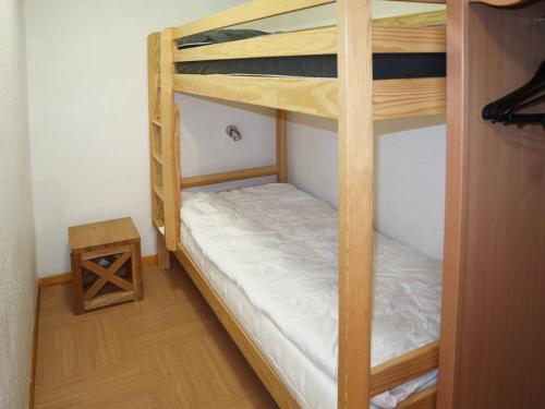 Appartement skis aux pieds avec piscine intérieure, proche services - FR-1-322-478