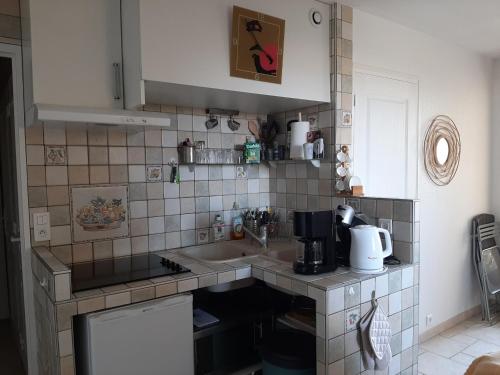 Photo de la galerie de l'établissement Appartement T2 à 300m de la plage avec WiFi gratuit - Terrasse et cuisine équipée - FR-1-239-764, à Seignosse