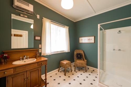 Vannituba majutusasutuses Arcadia Lodge Russell
