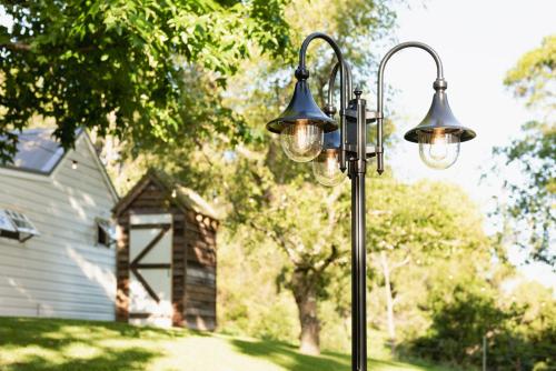 a street light in front of a house at Yarrawong Farm, near Berry in Jaspers Brush