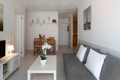 Гостиная зона в Apt 200 meters from the beach id