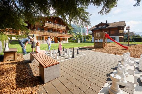 Taman di luar Reka-Ferienanlage Rougemont, Gstaad