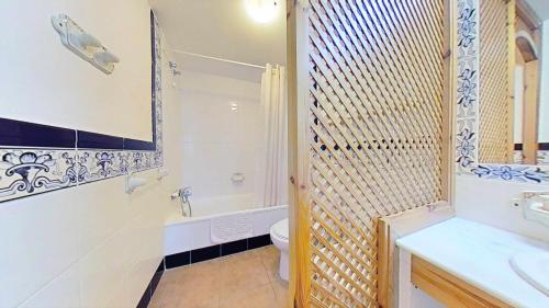 Kúpeľňa v ubytovaní Apartamento en Atlanterra Playa 33A
