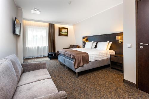 Postel nebo postele na pokoji v ubytování Adoryal Hotell