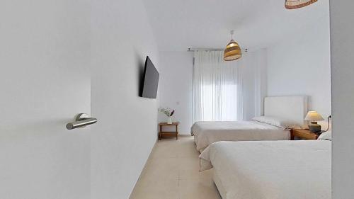A bed or beds in a room at Precioso ático en edificio Nuevo Juzgado