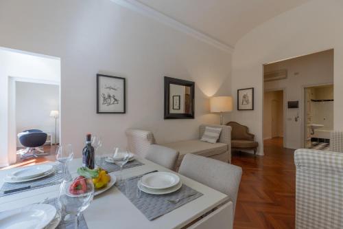 Big apartment a stone's throw from the Duomo