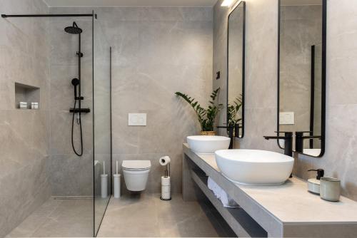 Ένα μπάνιο στο Villa Amari