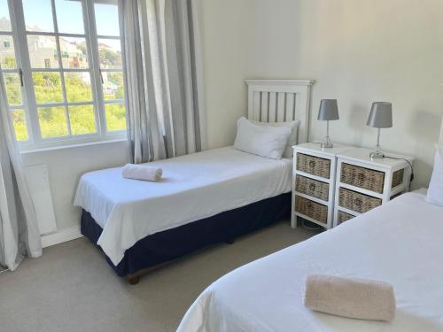 Katil atau katil-katil dalam bilik di 8 Settler Sands Beachfront Accommodation Sea View