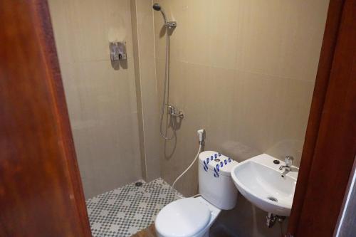Koupelna v ubytování Lombok Mayura Hotel
