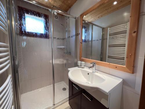 a bathroom with a sink and a shower at GROTTE AUX FEES A, appartement skis aux pieds in La Clusaz