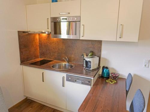 Kuchyň nebo kuchyňský kout v ubytování Apartment Urgbach Apart-1 by Interhome