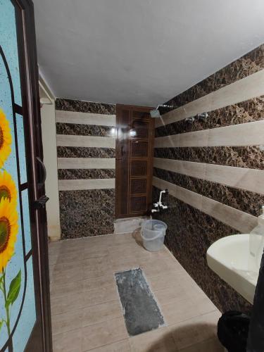 Ένα μπάνιο στο Yellow House