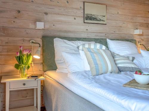 Postel nebo postele na pokoji v ubytování traumHaff Bootsmanns Domizil Kamin, privates NORDICSPA, Boot in Rieth am See