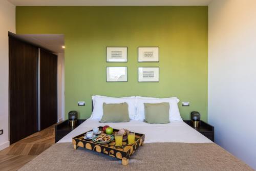 A bed or beds in a room at SorrentoVibes - Amazing Home with terrace & view Sorrento Center