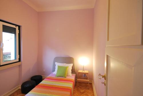 a small room with a bed and a window at Casa do Cabril in Pedrógão Pequeno