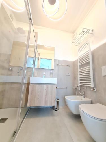 a bathroom with a tub and a sink and a toilet at SOLE DI DIANA LUXURY Apartments in Peschiera del Garda