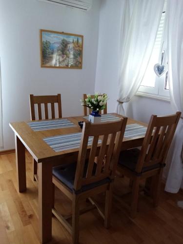 Apartman Mikola with sea view
