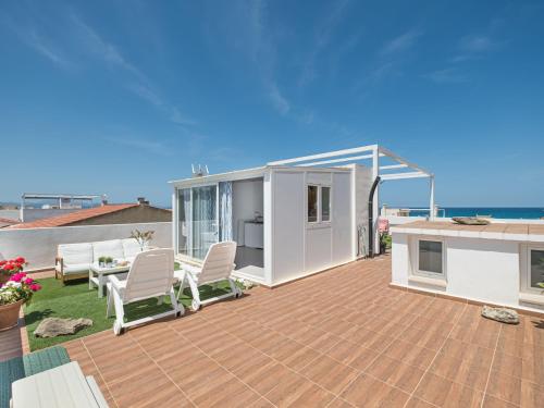 Casa con terraza con vistas al océano en Apartment Misefo - PIC275 by Interhome, en Son Serra de Marina