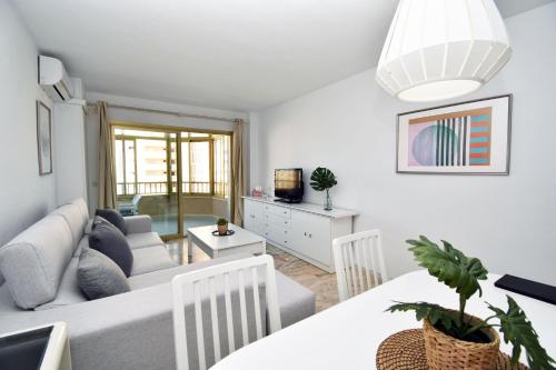 Apartamento vistas al mar y piscina