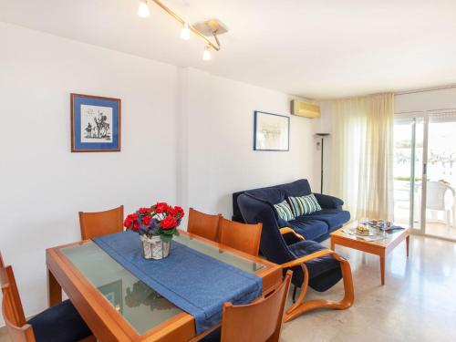 Ruang duduk di Apartment Las Sirenas by Interhome