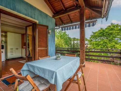 a table and chairs on a patio with a balcony at Holiday Home Sulle Colline Casalesi by Interhome in Casale Corte Cerro