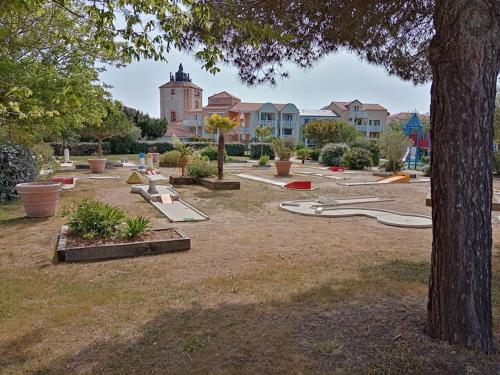 Κήπος έξω από το Charmant T2 au coeur du golf de port Bourgenay