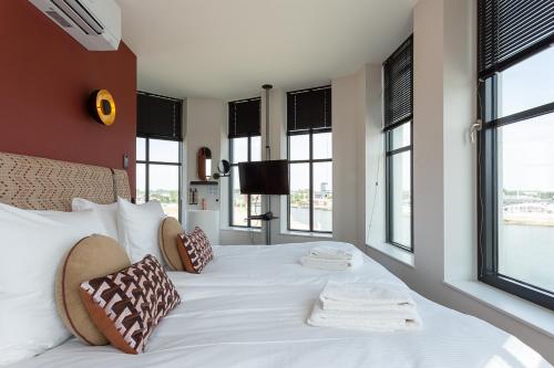 Ένα ή περισσότερα κρεβάτια σε δωμάτιο στο Hotel de Timmerfabriek I Kloeg Collection