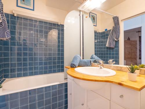 Apartment Les Terrasses de la Mer-13 by Interhome
