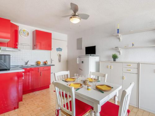 Apartment Los Amigos-10 by Interhome