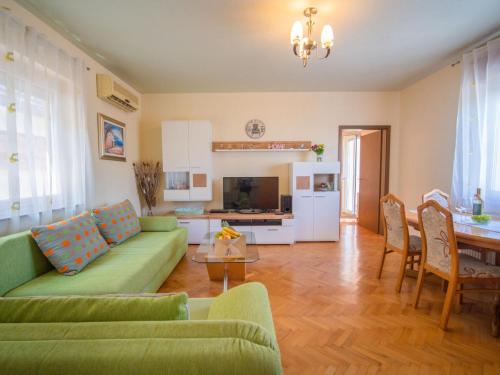 Posezení v ubytování Holiday Home Nikolina by Interhome
