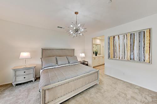 Katil atau katil-katil dalam bilik di Murray Canyon Manor -31-Day Minimum Rental