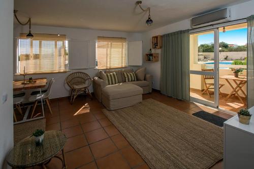 a living room with a couch and a table at 205 Casa Cactus in Sagres