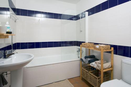 a bathroom with a tub and a sink and a toilet at 205 Casa Cactus in Sagres