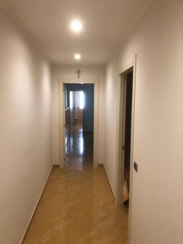 an empty hallway with a hallway leading into a room at B&B Il Sogno in Montescaglioso