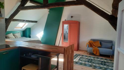 Atpūtas zona naktsmītnē Charming 1-Bed Studio in Saint-Pierre-les-Nemours