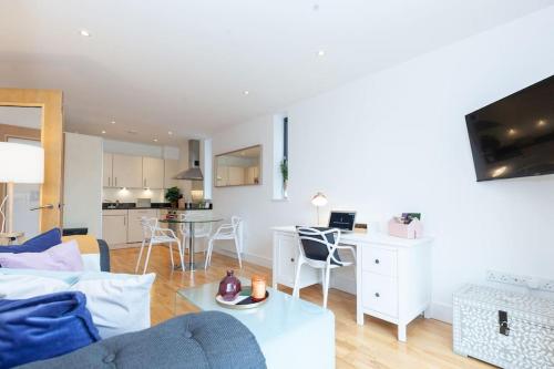 a living room with a couch and a table at Oxfordshire Living - The Tolkien Apartment - Oxford in Oxford