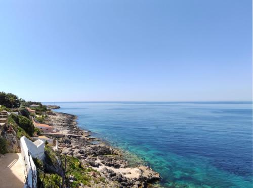 a view of the ocean from a cliff at La Rosa Sul Mare in Syracuse