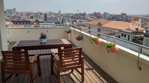 Unique Penthouse Porto near Livaria Lello - 40m2 Terrace and Free Parking