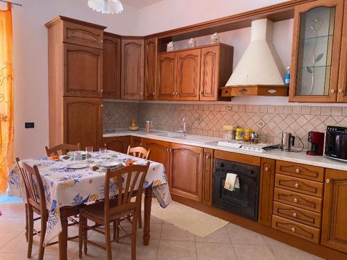 A kitchen or kitchenette at Holiday mode EVA