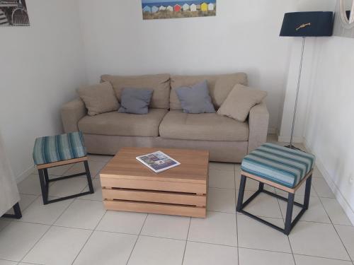 Photo de la galerie de l'établissement Une maisonnette vendéenne, avec accès piscine, à Saint-Hilaire-de-Talmont