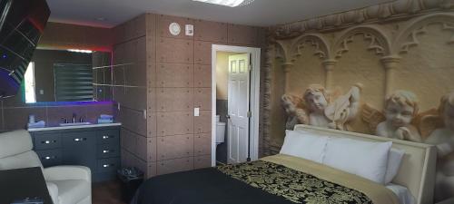 a bedroom with a bed with a painting on the wall at Americas Best Value Inn Providence-North Scituate in North Scituate