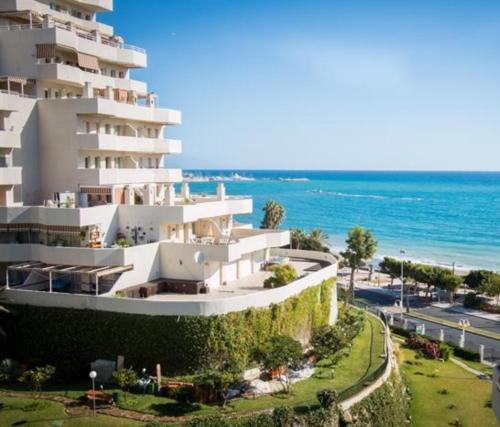 BENALBEACH Estudio Premium