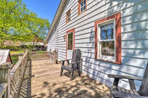 Gallery image of Mifflinburg Farmhouse with Deck Family Friendly! in Mifflinburg