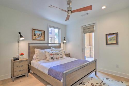 Ένα ή περισσότερα κρεβάτια σε δωμάτιο στο Lake LBJ Condo with Balcony and Shared Boat Docks