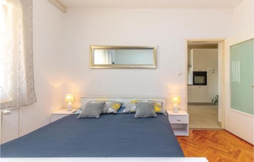 Una cama o camas en una habitación de Lovely Apartment In Jadranovo With Wifi