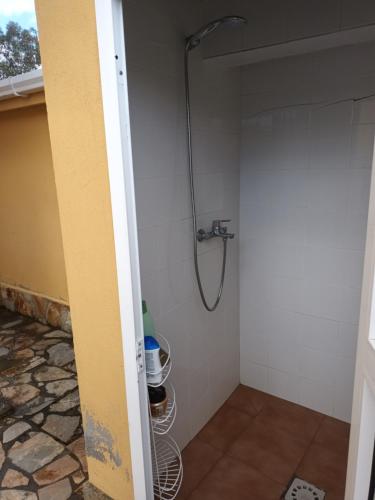 Vonios kambarys apgyvendinimo įstaigoje Casa Icaro