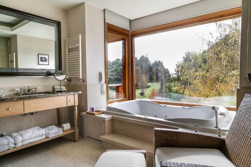 Um banheiro em Llao Llao Resort, Golf-Spa